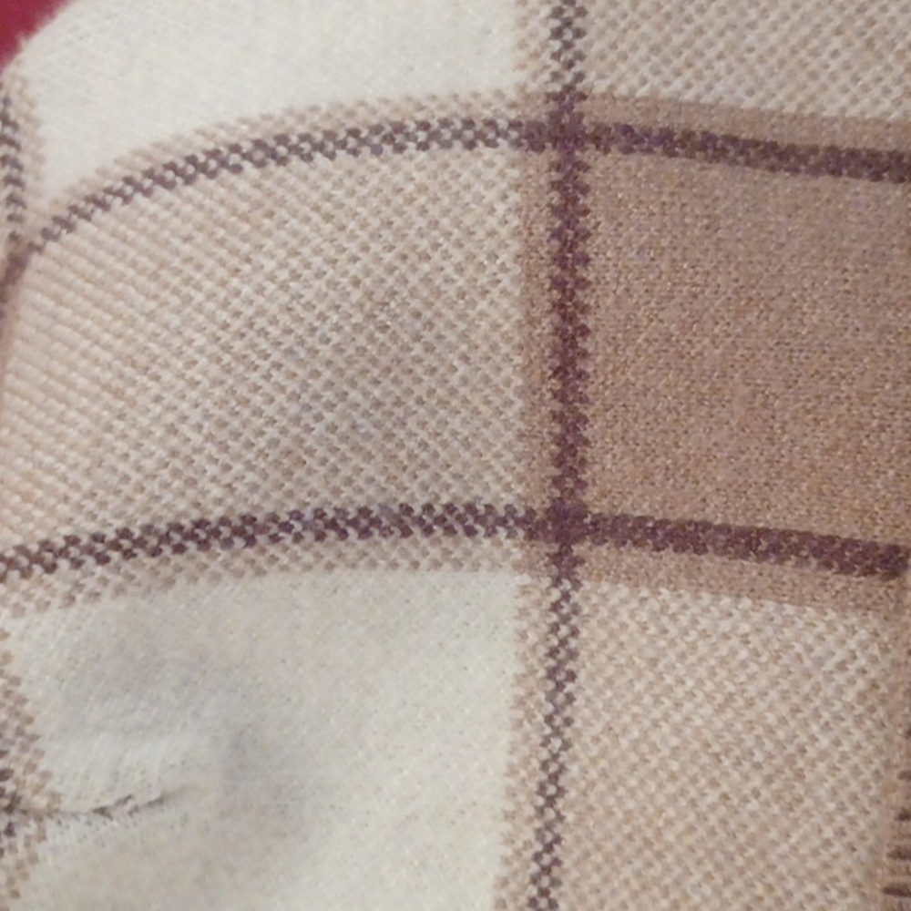 Tahari beanie with pom NWOT - Picture 5 of 5